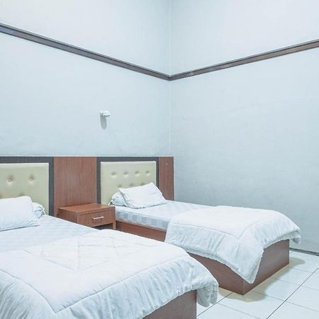 Kartika Syariah Guest House Solo Exterior foto