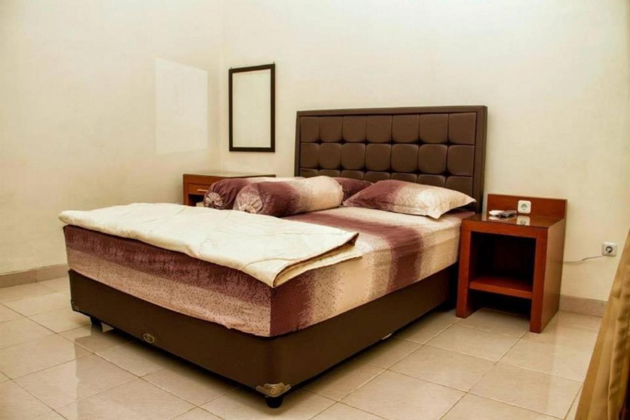 Kartika Syariah Guest House Solo Exterior foto