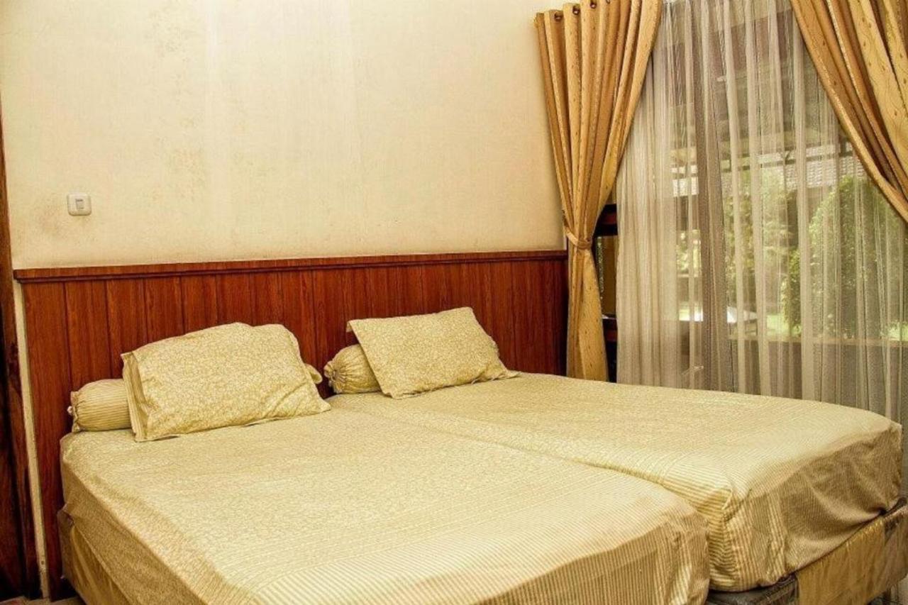 Kartika Syariah Guest House Solo Exterior foto