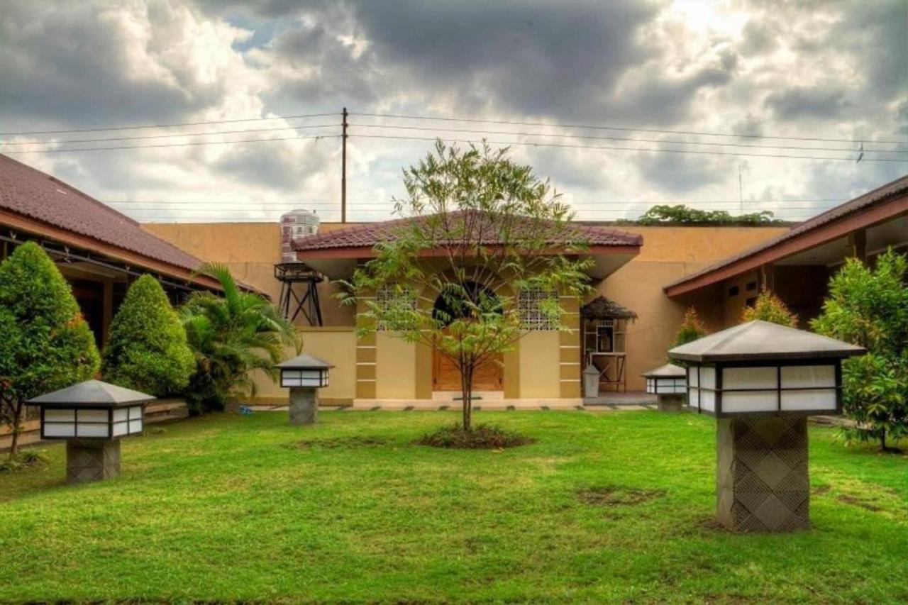 Kartika Syariah Guest House Solo Exterior foto