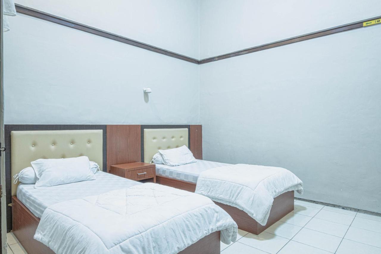 Kartika Syariah Guest House Solo Exterior foto
