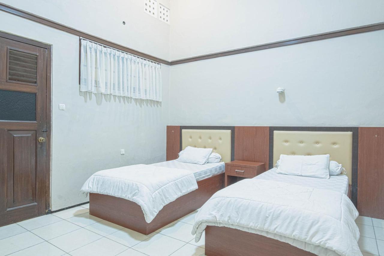 Kartika Syariah Guest House Solo Exterior foto