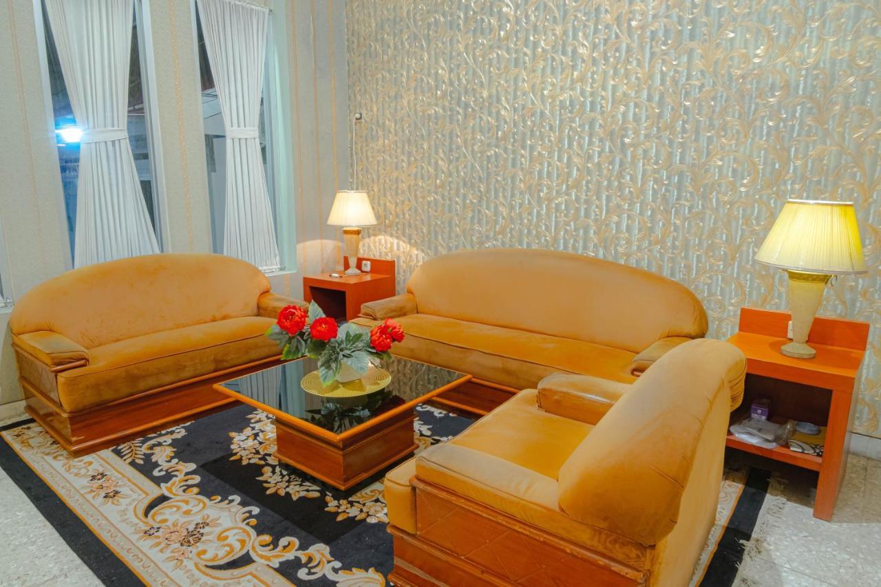Kartika Syariah Guest House Solo Exterior foto